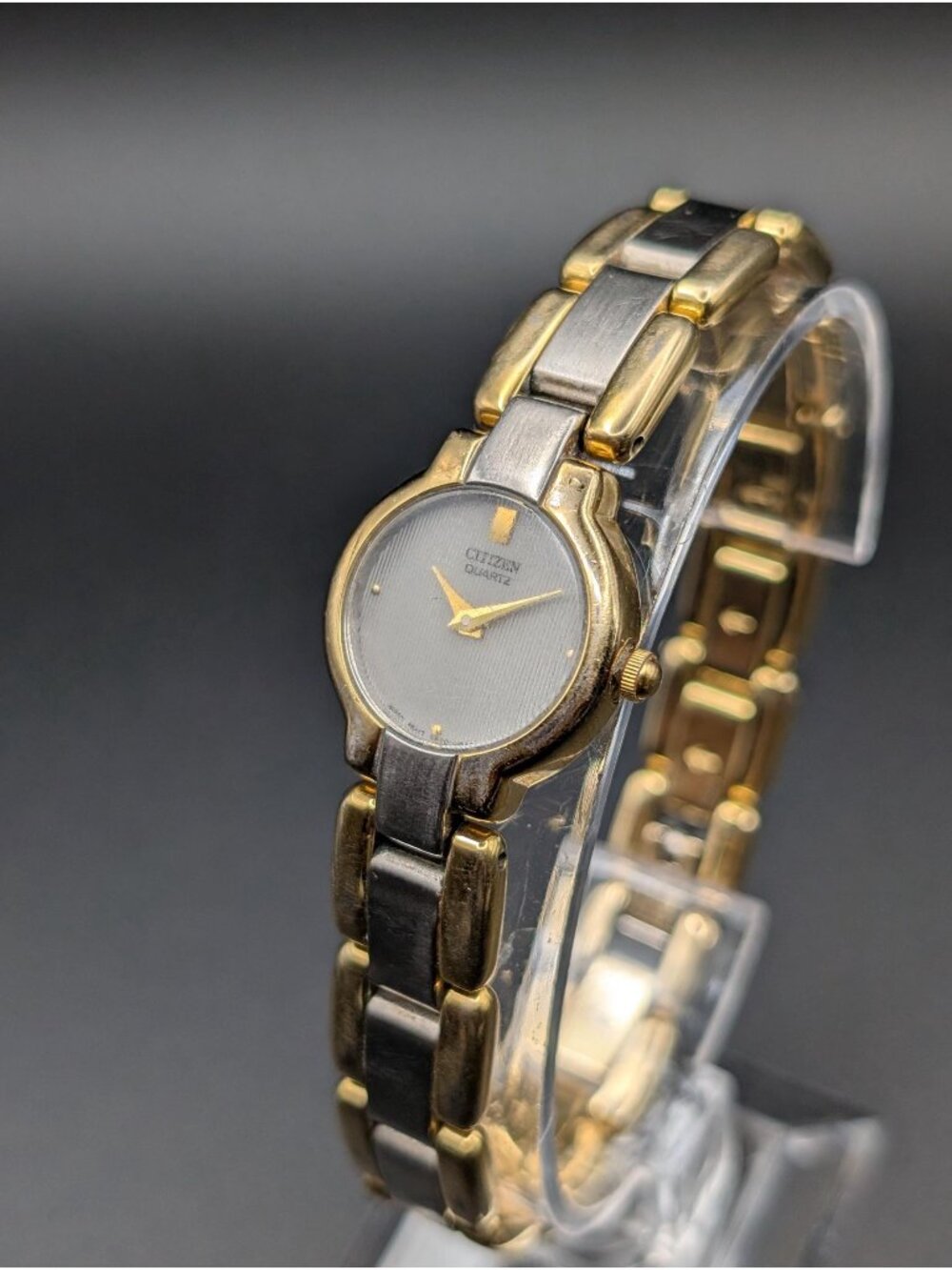 Vintage Citizen Two-Tone Quartz Ladies Watch, Elegant Textured Grey Dial, 90s
